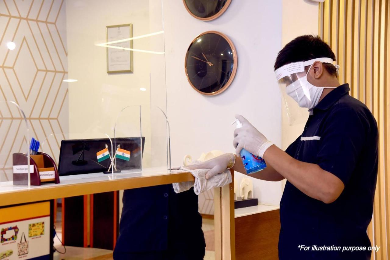 Vaccinated Staff - Oyo 15973 F Square Ξενοδοχείο Kochi Εξωτερικό φωτογραφία